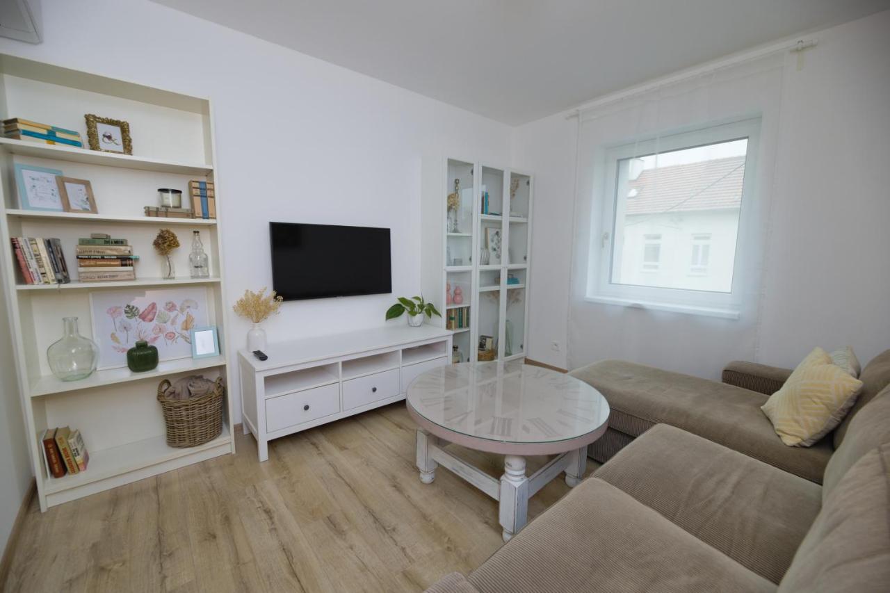 Central Apartment - Folk District Bratislava Exteriér fotografie